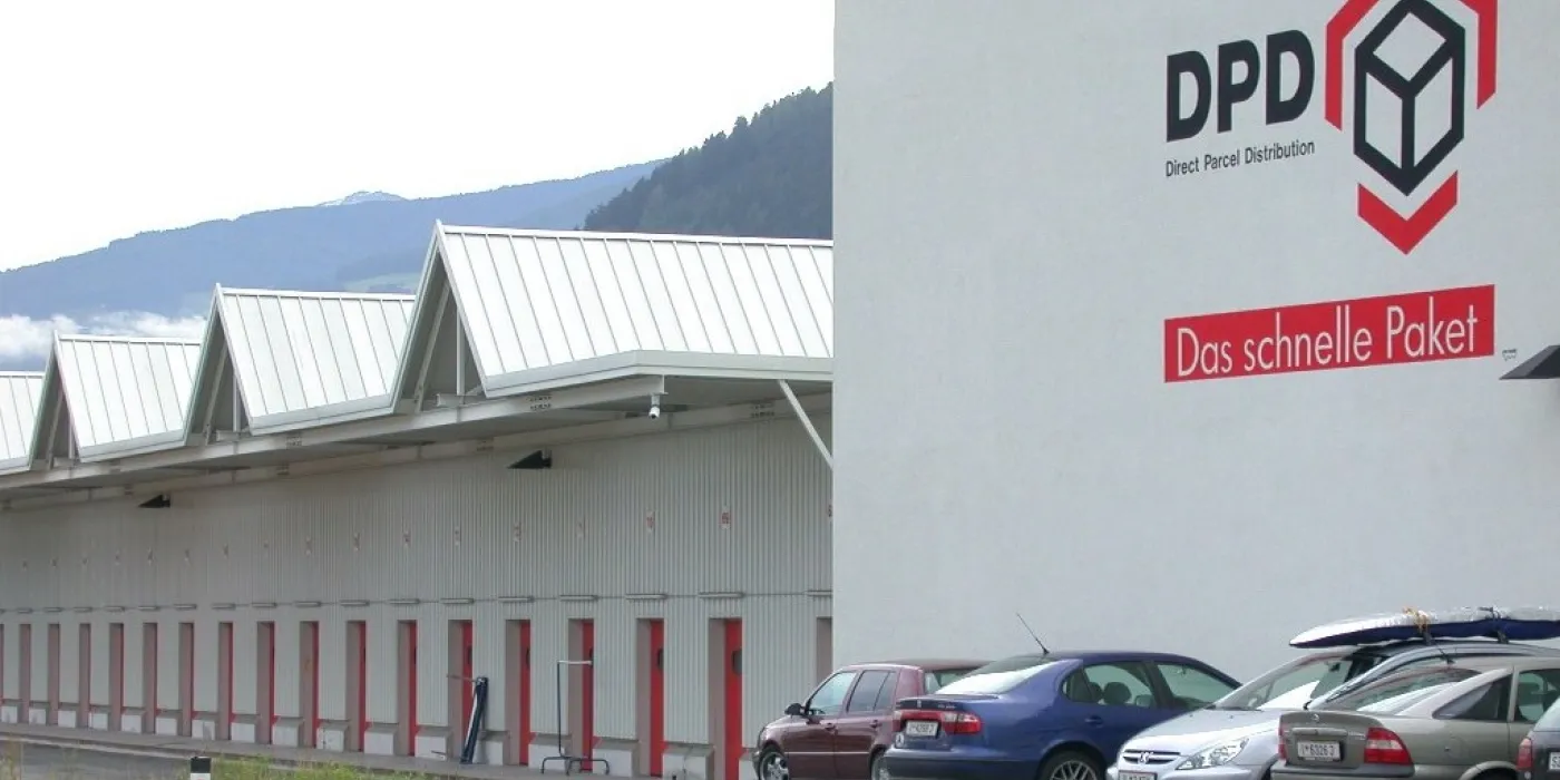 DPD Hall, Hall